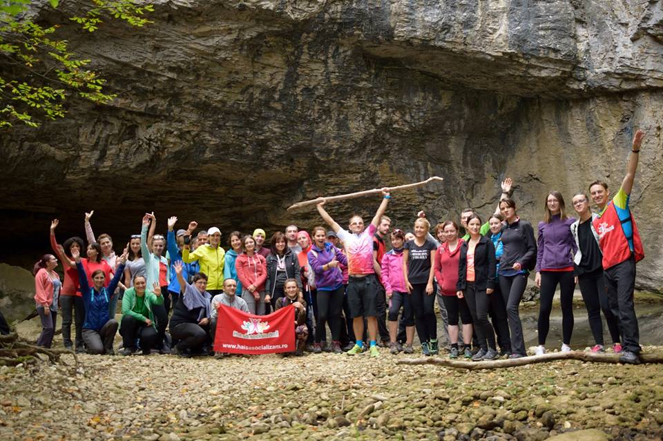 grupul-Hai-sa-socializam-la-cascada-cascada-Momin-Skok-Bulgaria.jpg