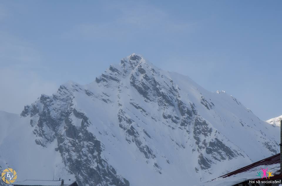 Masivul-Fagaras-Balea-Lac-acoperit-de-zapada.jpg
