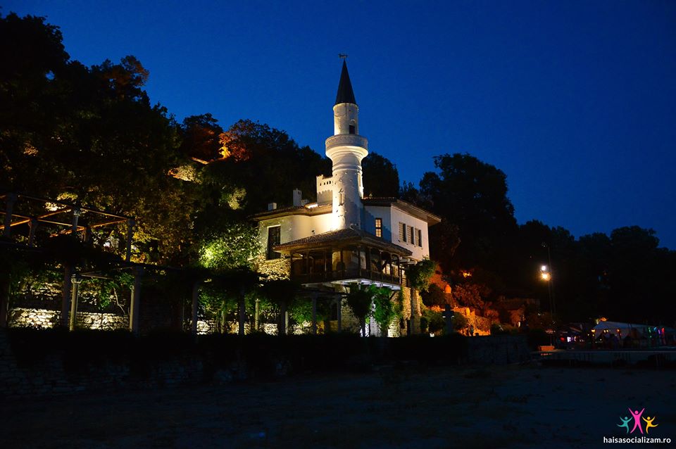 castelul-Reginei-Maria-de-la-Balcic-noaptea.jpg (72 KB)