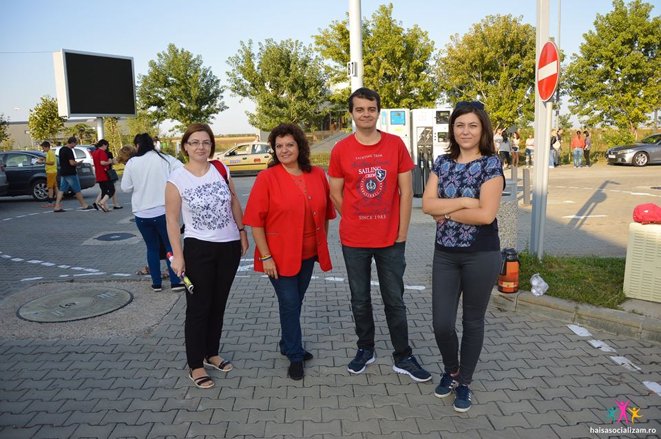 cele-mai-frumoase-prietenii-se-leaga-in-bezinarii.jpg (138 KB)