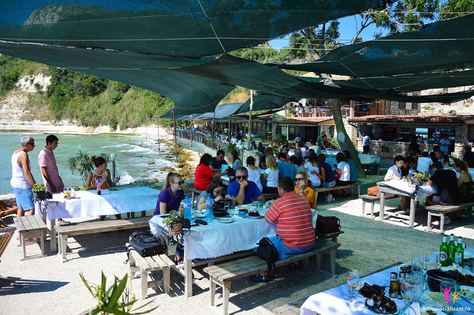 masa-la-Dalboka-faimoasa-ferma-de-midii-de-pe-litoralul-bulgaresc.jpg (161 KB)