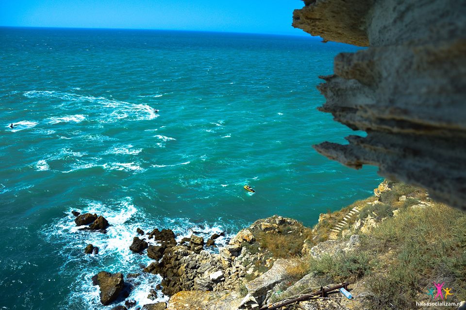 scari-care-coboara-in-mare-la-cap-Kaliakra-Bulgaria.jpg (147 KB)